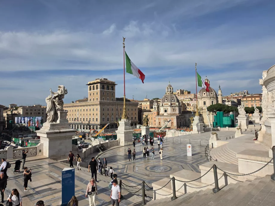 Altare della Patria, dalis nemokamai