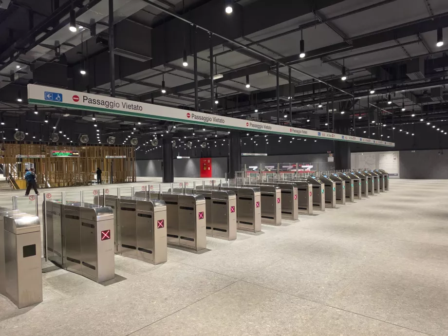 Turniketai prie įėjimo į metro