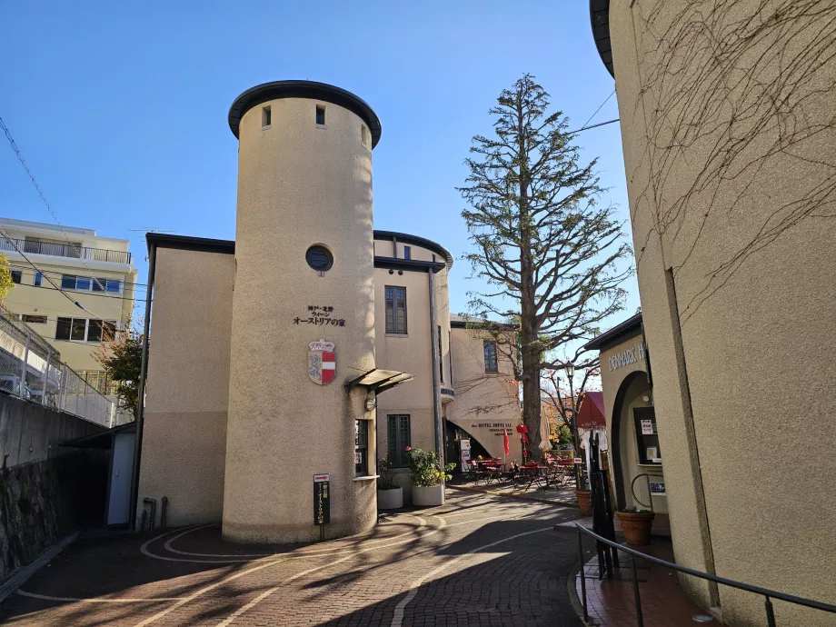 Kitano, Danijos namai