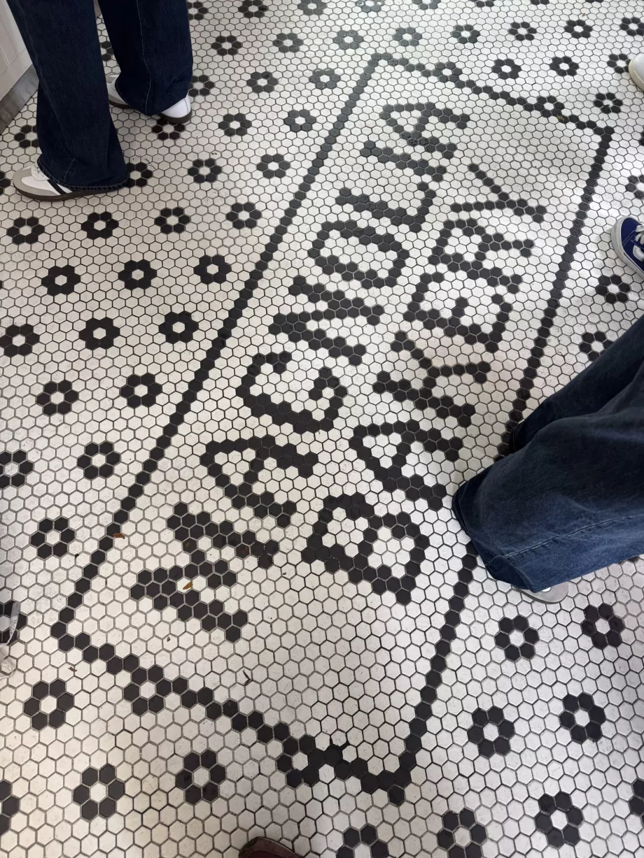 Magnolijos kepykla, ženklas