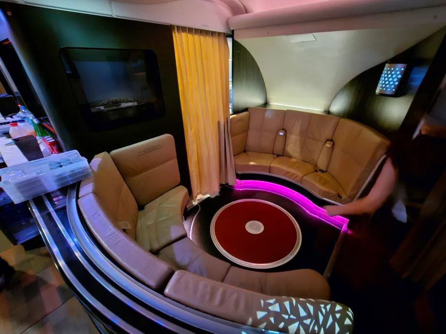 Baras lėktuve