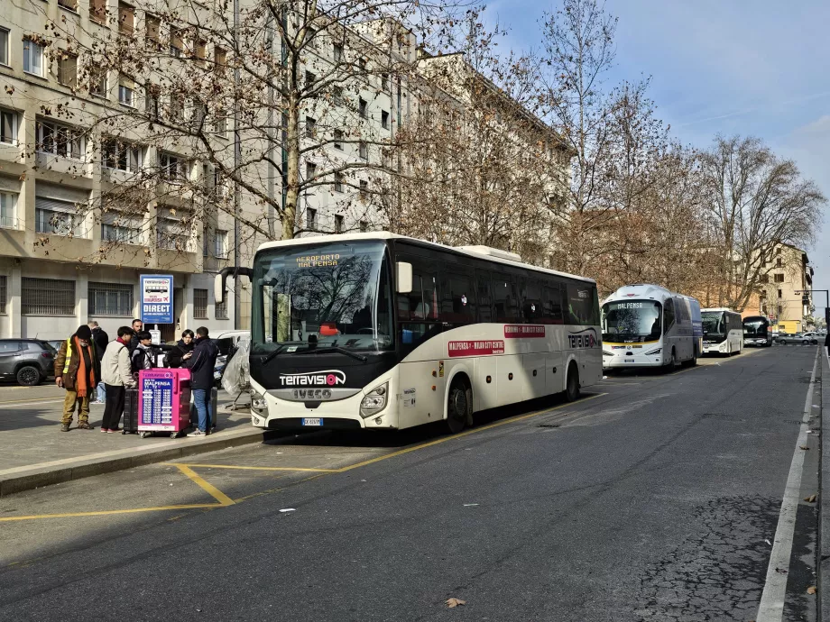 Autobusų stotelė Milano-Centrale stotyje