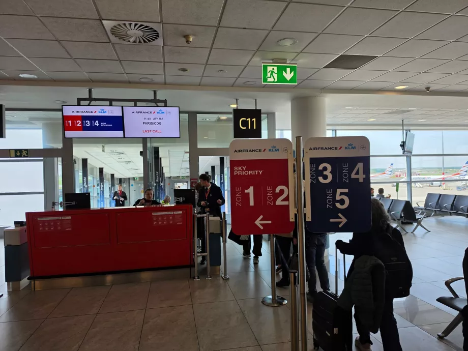 Įlaipinimas į lėktuvą vyksta griežtai pagal zonas