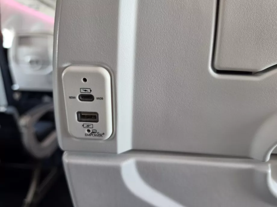 USB prievadai elektroniniams įrenginiams įkrauti