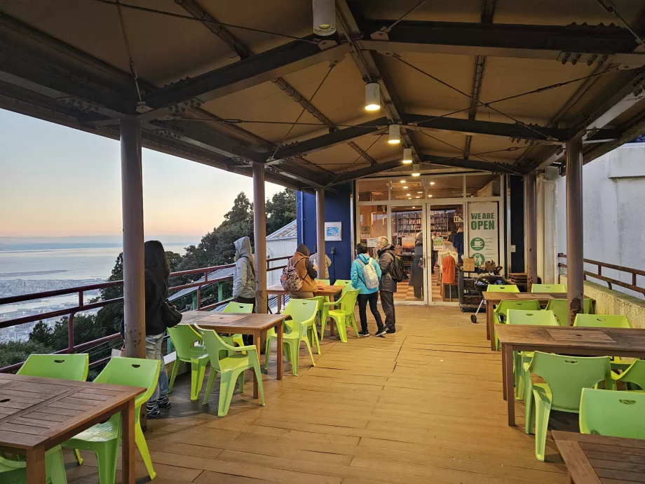 Mount Maya, restoranas