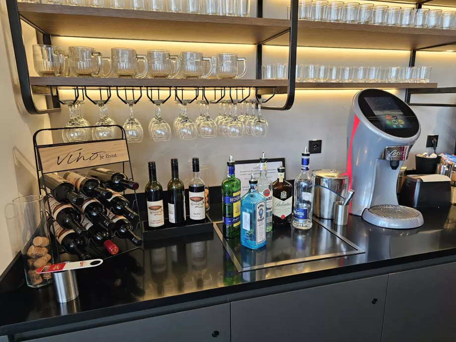 Alkoholis, likeriai ir raudonasis vynas