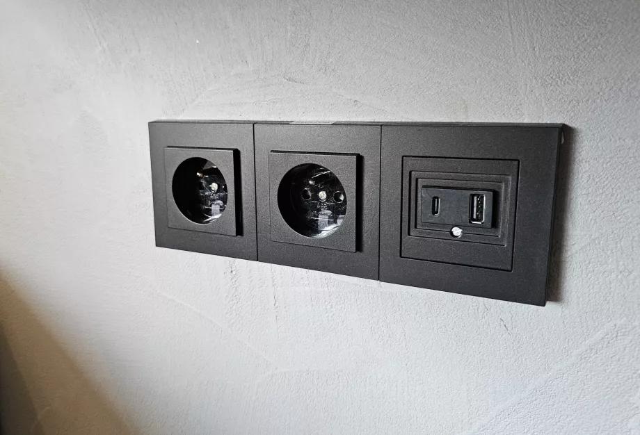 Kištukiniai lizdai ir USB