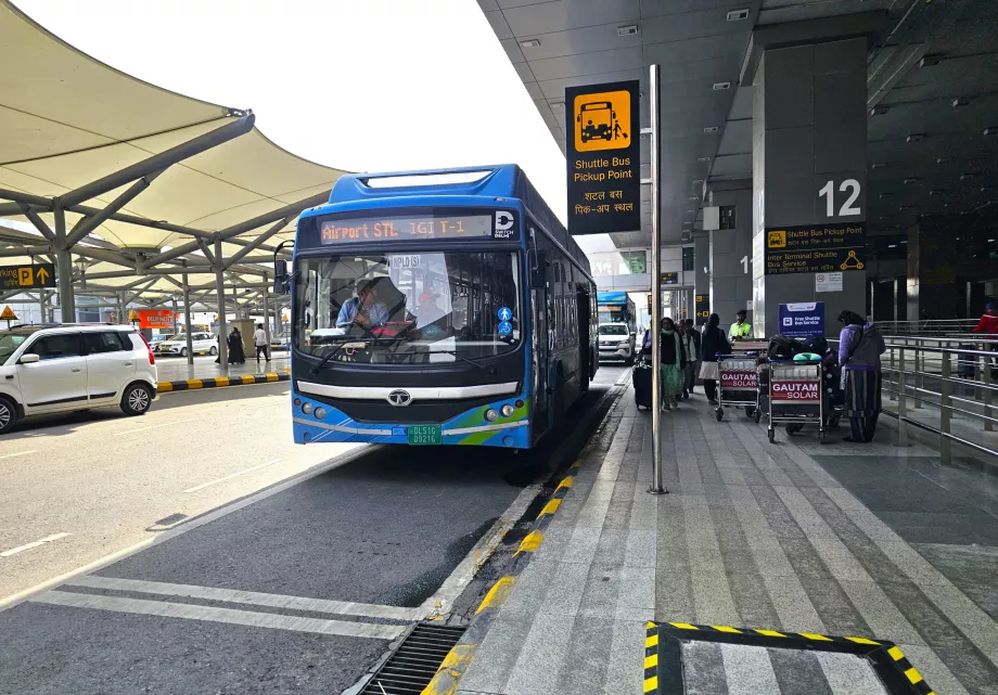 Pervežimas autobusu tarp 1-2-3 terminalų, stotelė - 3 terminalas