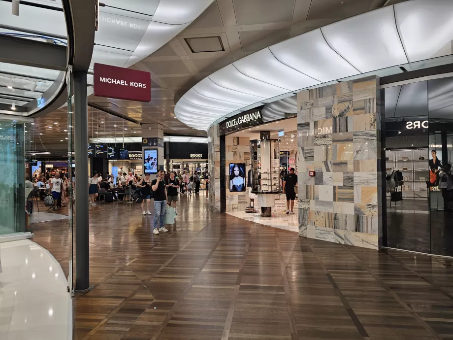 Parduotuvės - tranzito zona