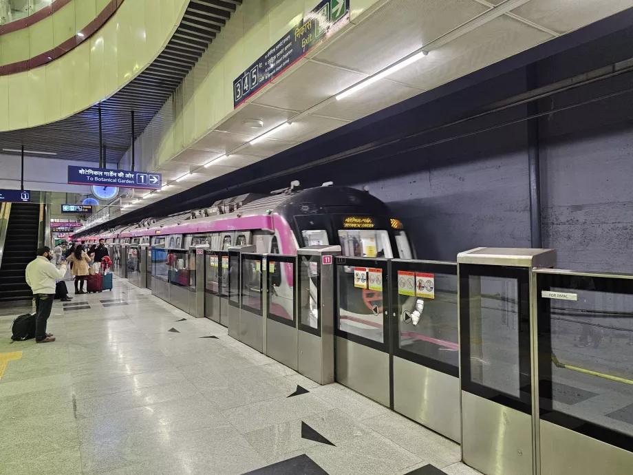 Metro, Magenta linija