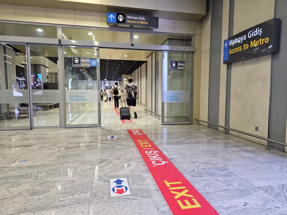 Įėjimas į metro stotį