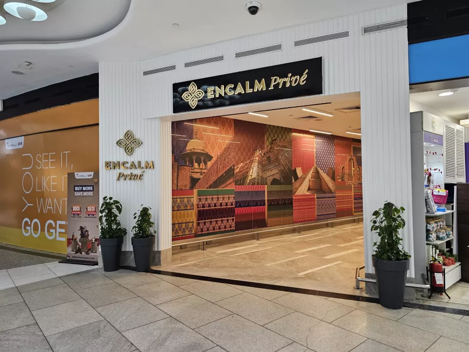 Įėjimas į "Encalm Privé" poilsio kambarį ir viešbutį "Transit