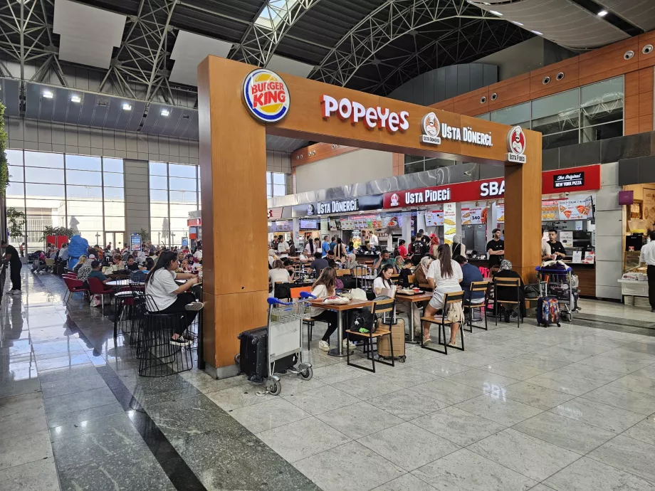Viešojoje erdvėje esantis maisto prekių kiemelis