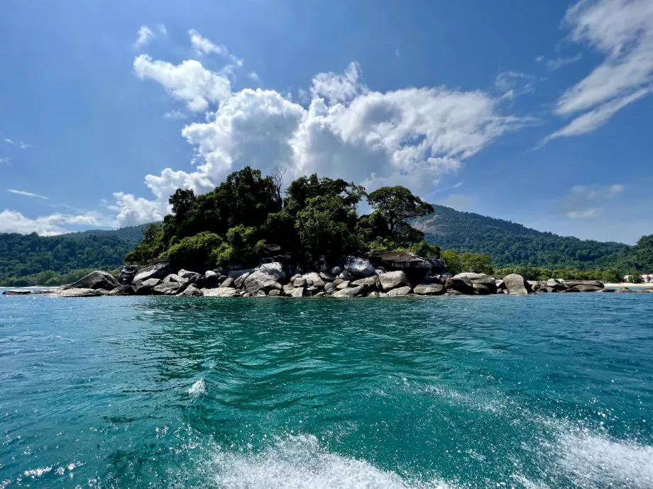 Pulau Tumuk, Tiomanas