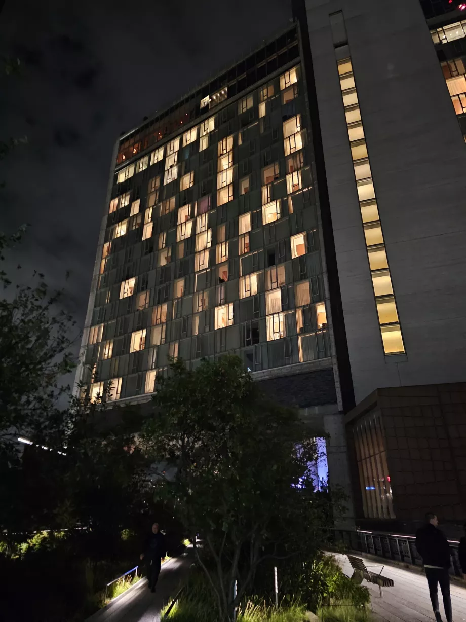 "High Line" linija, einanti tiesiai po viešbučiu