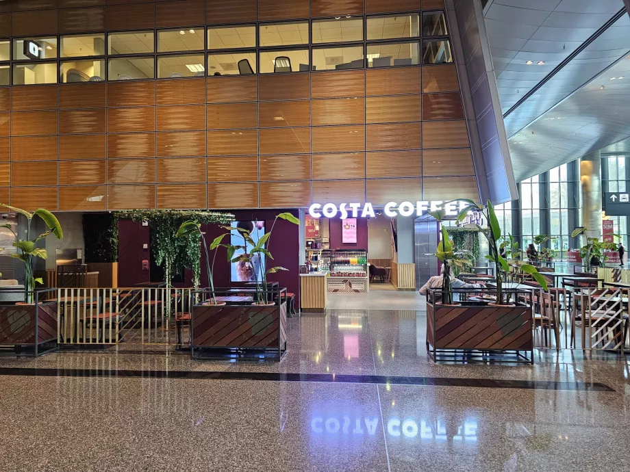 "Costa Coffee", viešoji atvykimo salės dalis