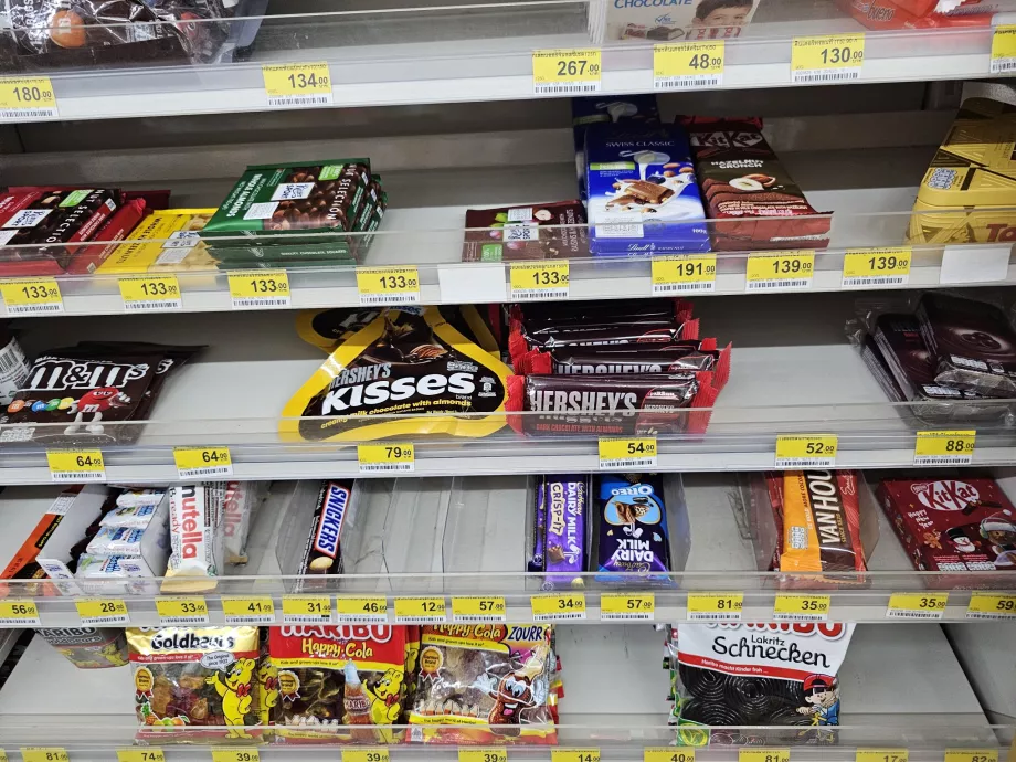 Lentyna su saldumynais