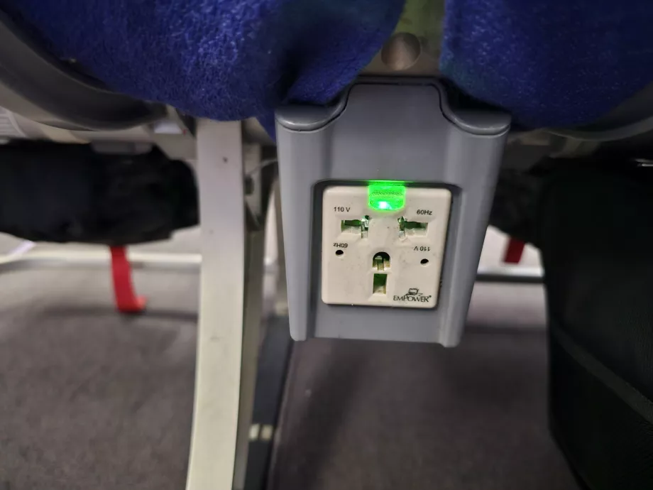 Elektros lizdai "Airbus A330" lėktuve