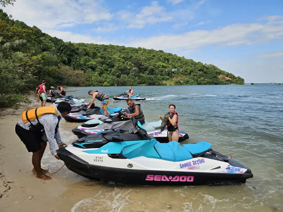 Stotelė važiuojant iš Koh Samui į Kiaulių salą