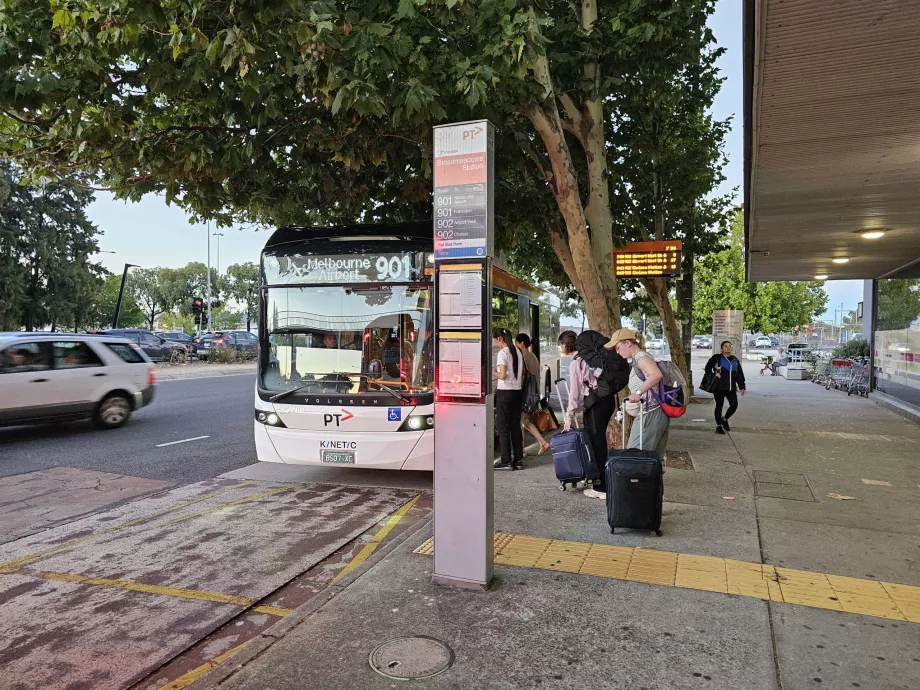Autobusų stotelė Broadmeadows stotelėje link oro uosto