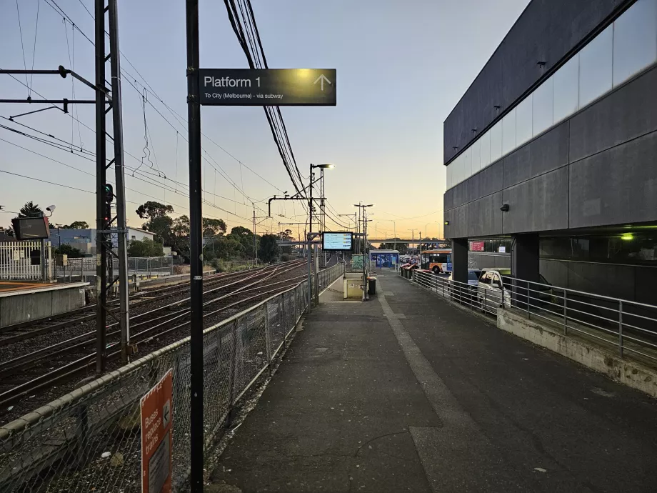 Nurodymai į Melburno miesto centro peroną