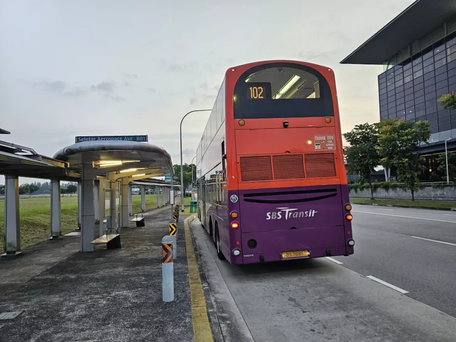 Autobusų stotelė priešais oro uostą
