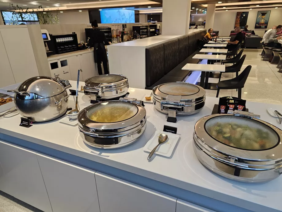 ANZ Lounge, karštas maistas